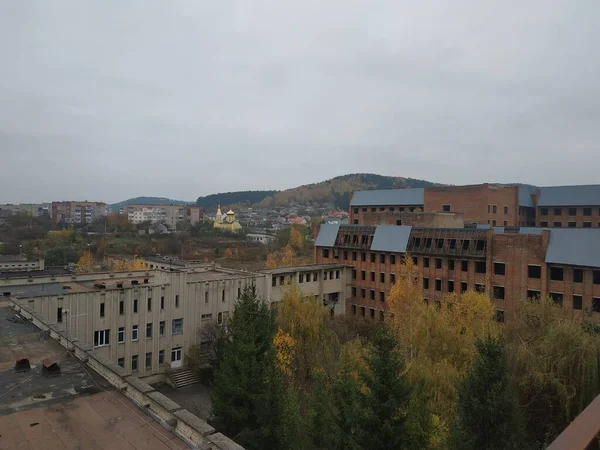 Utsikten Från Fönstret Till Staden — Stockfoto