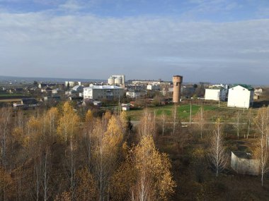 Pencereden şehre olan manzara.                              