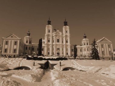  Şekil Değiştirme Katedrali                                    