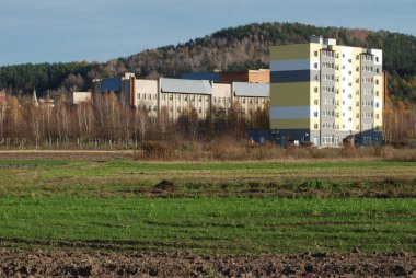 Pencereden şehre olan manzara.                              