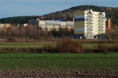 Pencereden şehre olan manzara.                              