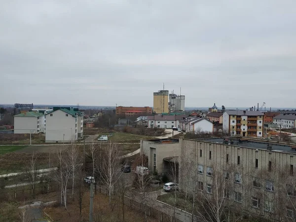 Der Blick Aus Dem Fenster Auf Die Stadt — Stockfoto