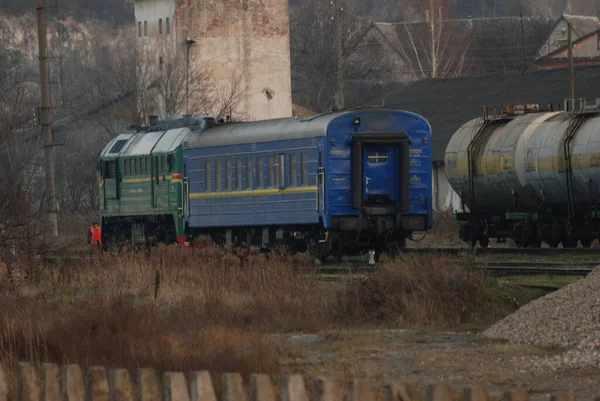 Eisenbahn Lokomotive Passagier Auto Eisenbahnlokomotive Mit Einem Personenwagen — Stockfoto