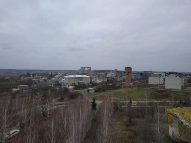   Pencereden şehre olan manzara.        