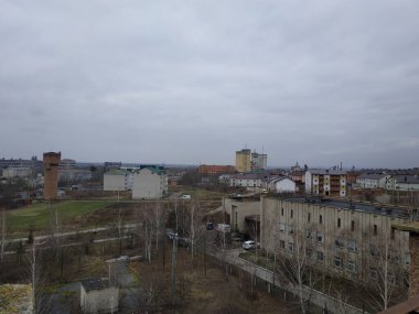   Pencereden şehre olan manzara.        