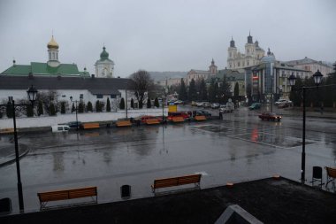 Eski kasabada Noel ağacı. Noel ağacı, eski kasaba.        