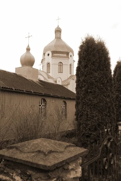 Kerk Aan Rand Van Stad — Stockfoto