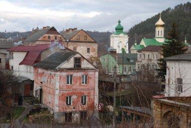 Eski kasabada Noel ağacı. Noel ağacı, eski kasaba.                  