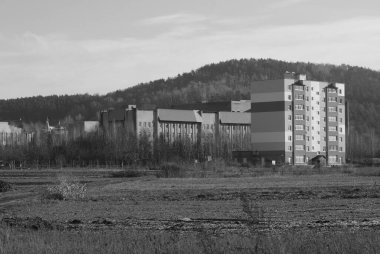   Pencereden şehre olan manzara.        