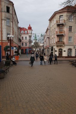 Eski kasabada Noel ağacı. Noel ağacı, eski kasaba.        