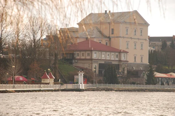 Antiguo Palacio Sobre Lago —  Fotos de Stock