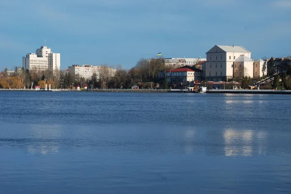 Oude Stad Het Meer Baksteen Kasteel Kerk Algemeen Uitzicht Hotel — Stockfoto