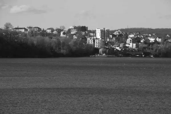 stock image City on the shores of a large lake