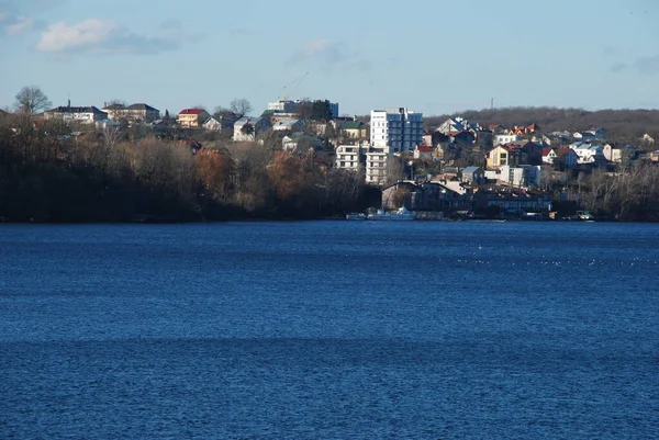 Stad Vid Stranden Stor Sjö — Stockfoto