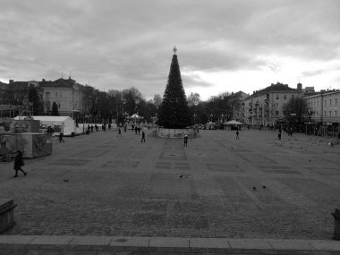 Eski kasabada Noel ağacı. Noel ağacı, eski kasaba.                  