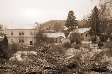 Eski kasabada Noel ağacı. Noel ağacı, eski kasaba.        