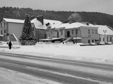  Eski kasabada Noel ağacı. Noel ağacı, eski kasaba.                  