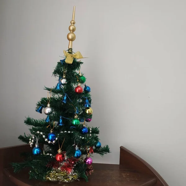 Árvore Natal Artificial Quarto — Fotografia de Stock