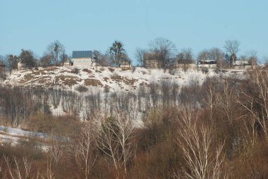 Ukrayna köyündeki ahşap ev.                                        