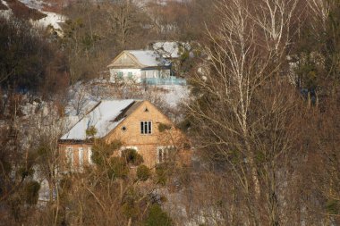 Ukrayna köyündeki ahşap ev.                                        