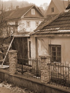 Ukrayna köyündeki ahşap ev.          