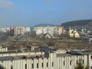  Pencereden şehre olan manzara.                  