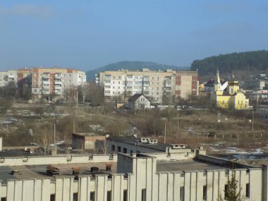  Pencereden şehre olan manzara.                  