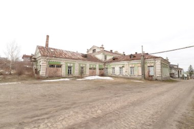  Yaşlı, taş, Kont 'un mülkü. Eski kasabanın tarihi merkezi.      