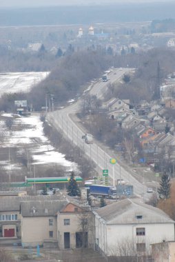 Eski kasabada Noel ağacı. Noel ağacı, eski kasaba.                  