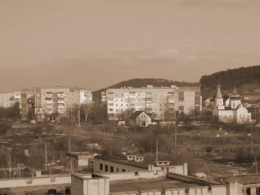  Pencereden şehre olan manzara.                            