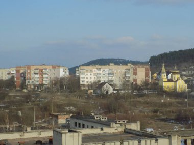  Pencereden şehre olan manzara.                            