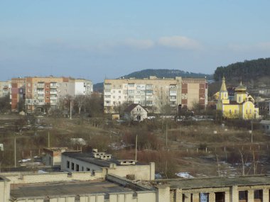  Pencereden şehre olan manzara.                            