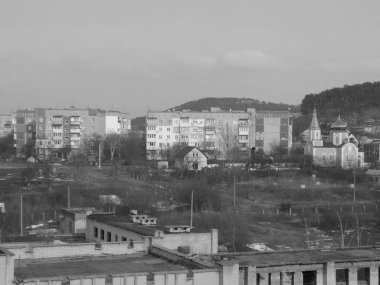  Pencereden şehre olan manzara.                            