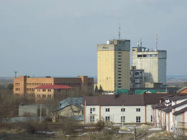  Pencereden şehre olan manzara.                            