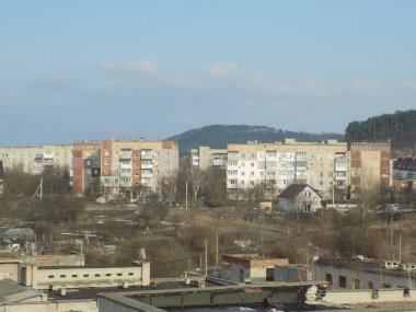  Pencereden şehre olan manzara.                            