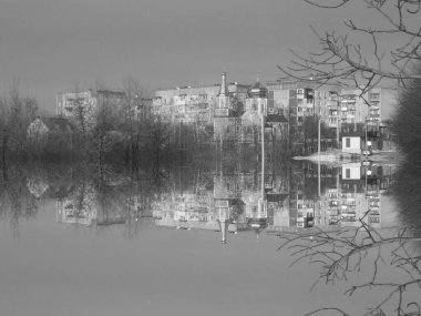  Pencereden şehre olan manzara.                            