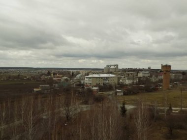  Pencereden şehre olan manzara.                            