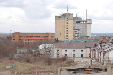  Pencereden şehre olan manzara.                            