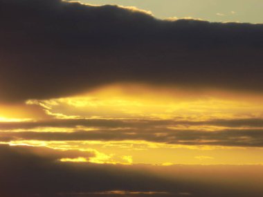 Akşam bulutlu gökyüzü, genel manzara