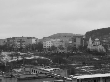  Pencereden şehre olan manzara.                                              