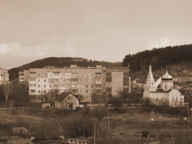  Pencereden şehre olan manzara.                                              