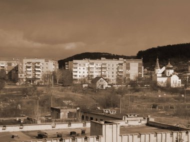  Pencereden şehre olan manzara.                                              