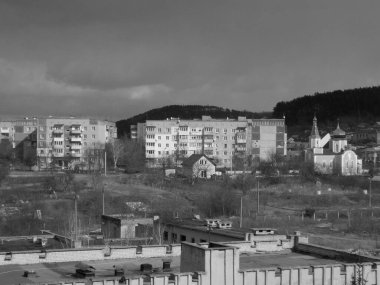  Pencereden şehre olan manzara.                                              