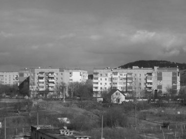  Pencereden şehre olan manzara.                                              