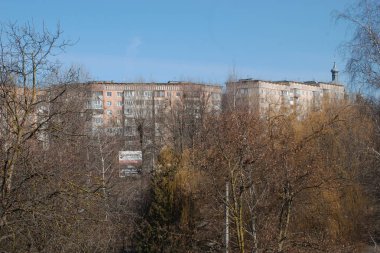  Pencereden şehre olan manzara.                                              