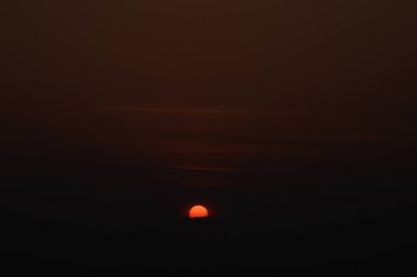 Akşam bulutlu gökyüzü, genel manzara