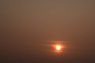 Akşam bulutlu gökyüzü, genel manzara