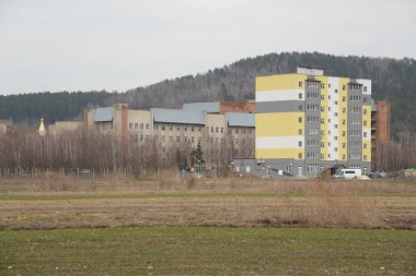  Pencereden şehre olan manzara.                                                        