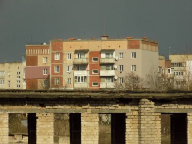 Pencereden şehre olan manzara.                                              