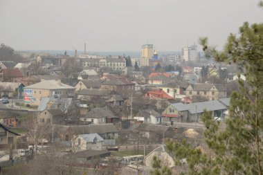 Şehrin varoşlarında bir uyku alanı.